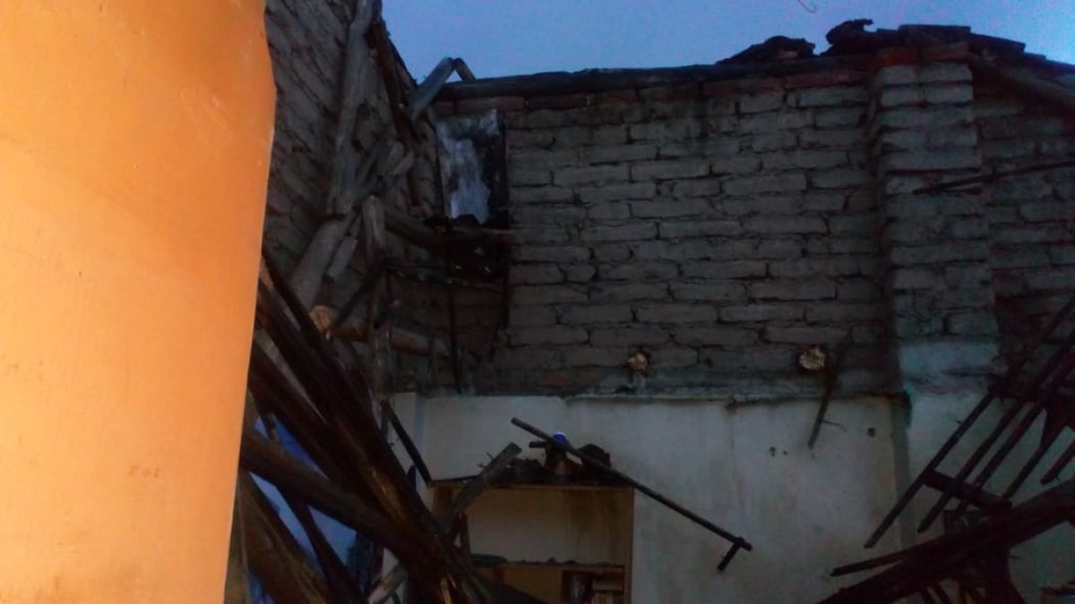 Una parte de la vivienda colapsó porque sus bases estaban débiles.