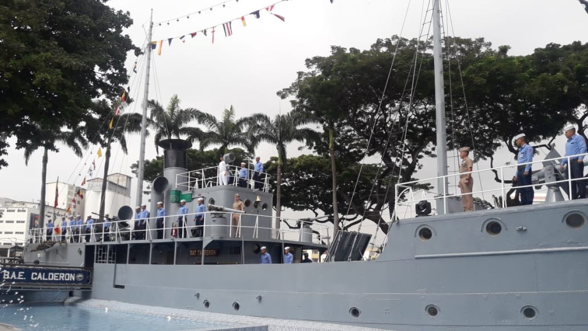 Varias autoridades locales asistieron a la reinaguración del Museo Cañonero Calderón.
