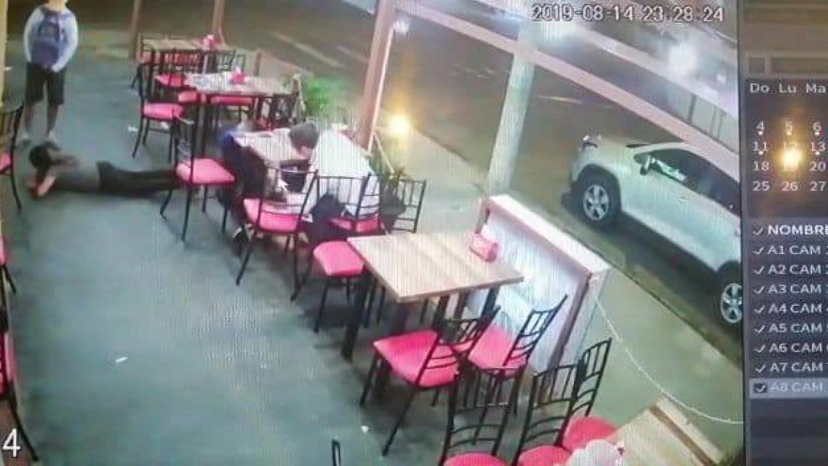 Delincuentes desvalijaron a comensales en Portoviejo.