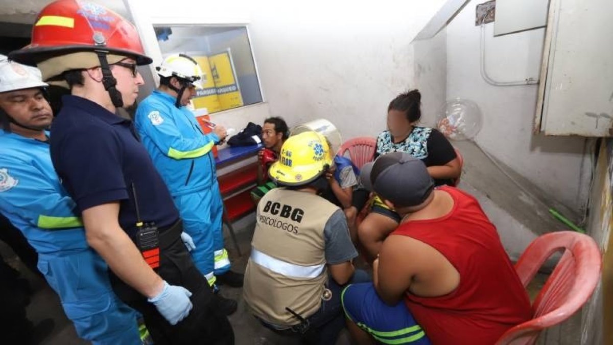Personal de División Fluvial y Psicólogos del Cuerpo de Bomberos realizaron el rescate.