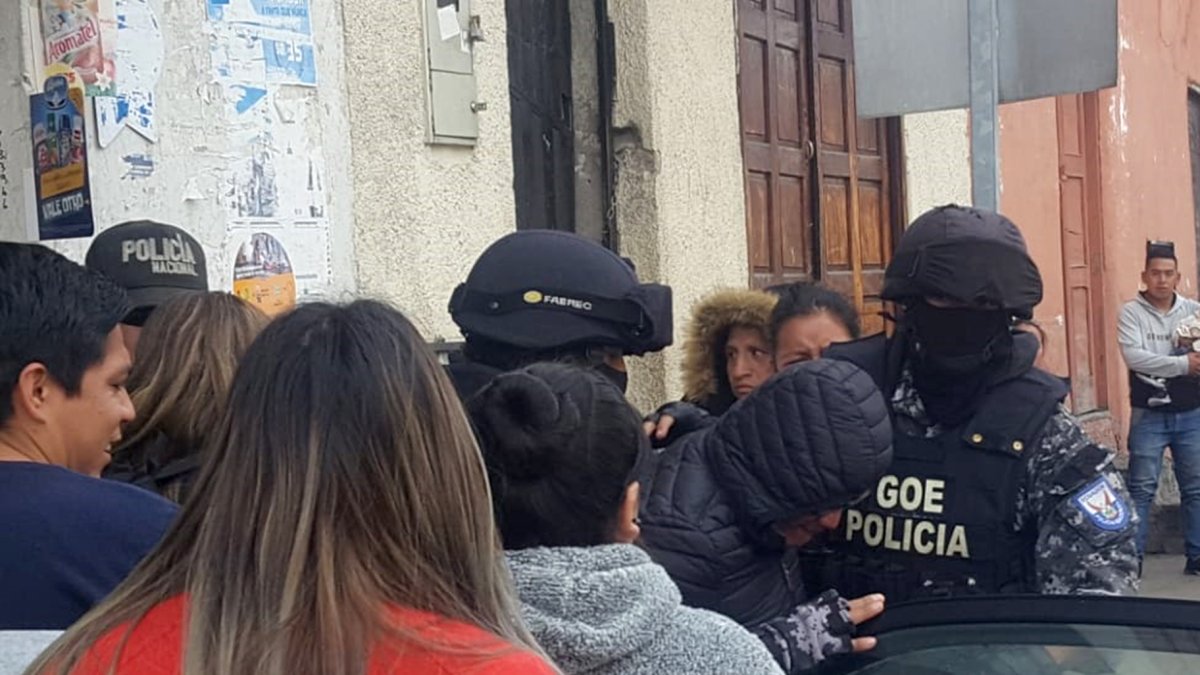 El procesado, de quien no se indicó la identidad, registra 61 detenciones anteriores por distintos delitos.