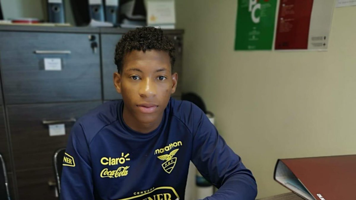 Según el Sporting, el futbolista, procedente del Independiente del Valle, ha firmado un contrato hasta 2014 y tendrá una cláusula de rescisión de 60 millones de euros.