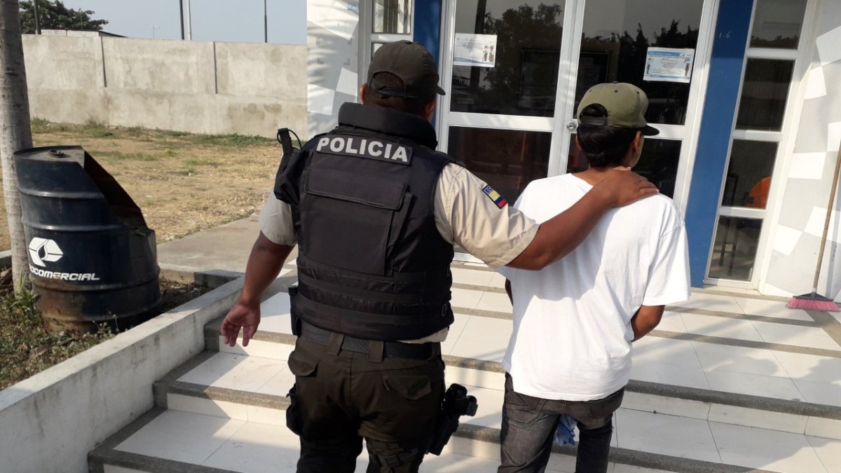 Los policías detuvieron al presunto agresor de su propio hermano.