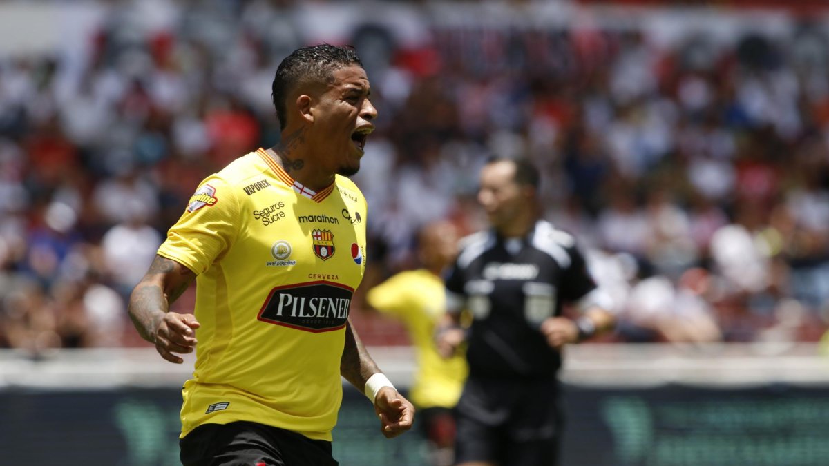 La semana pasada se reunieron para ver cuáles eran las posturas de ambas partes. Acordaron que arroyo tenía que conversar primero con el entrenador Leonardo Ramos.