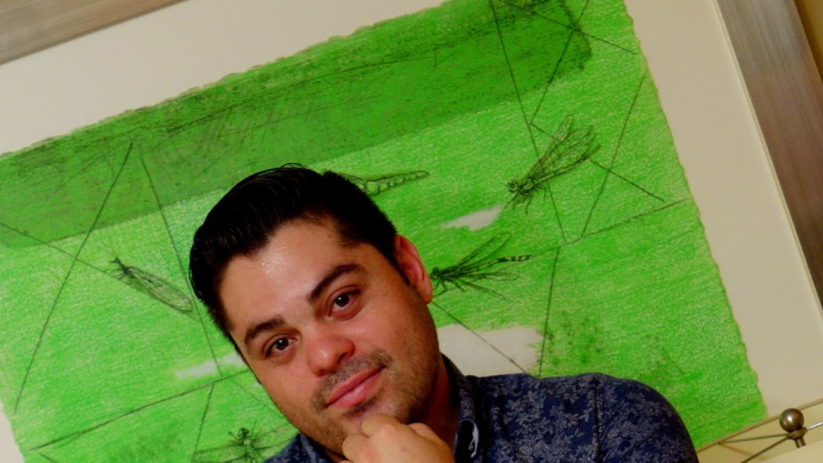 El cantante quiteño Elías Izurieta se prepara para cantarle a Guayaquil.