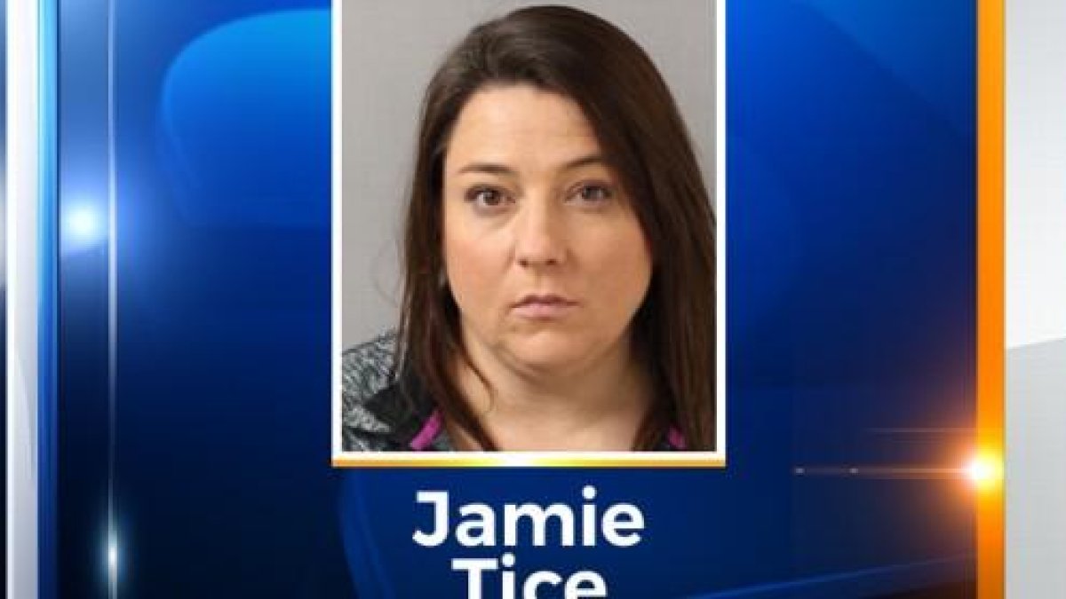 Jamie Tice, de 38 años, fue declarada culpable de múltiples cargos de violación estatutaria.