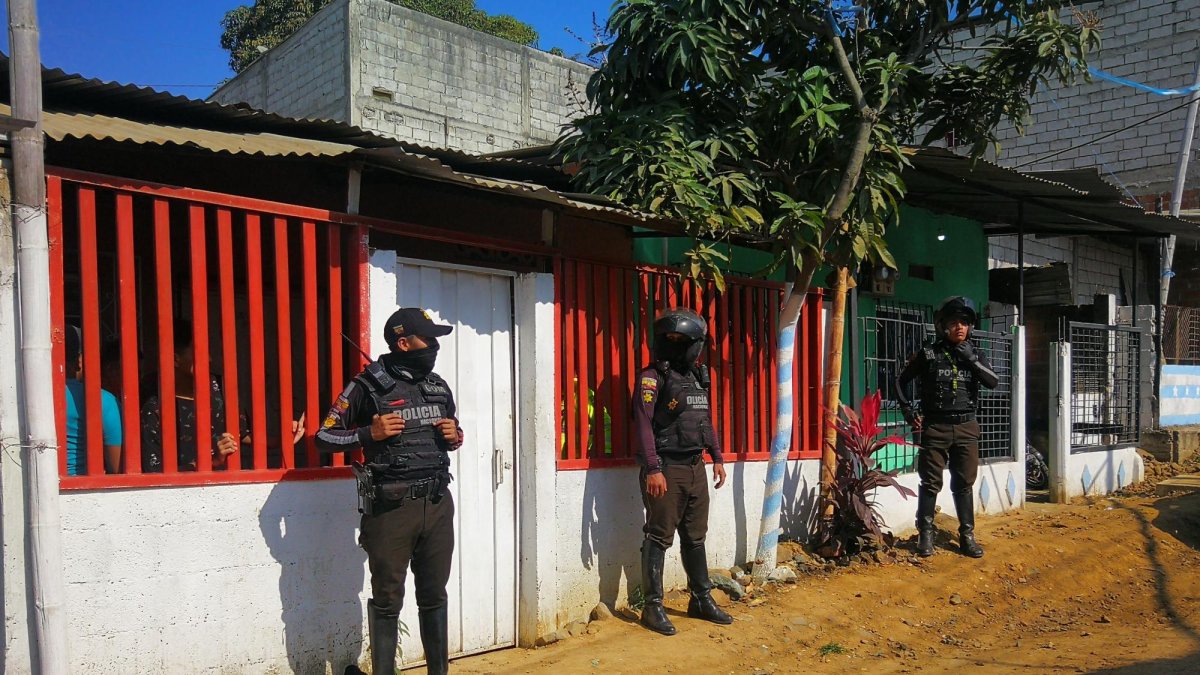 La policía llegó al sitio para iniciar las investigaciones respectivas.