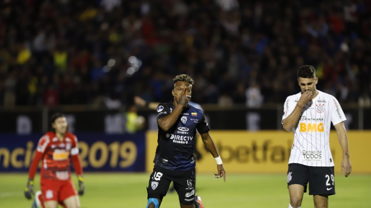 Jhon Sánchez abrió el marcador para los Rayados del Valle. El segundo gol a favor de los ecuatorianos fue de Alejandro Cabezas.