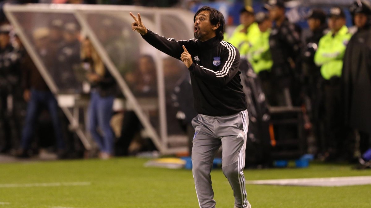 Bolívar Vera tuvo su primer juego frente al cuadro azul ante una complicada Liga de Quito.