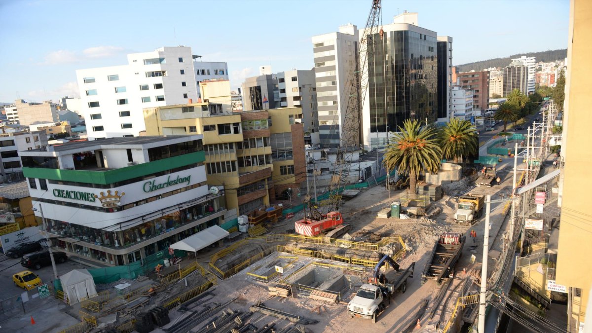 Según la Empresa Pública Metropolitana Metro de Quito (EPMMQ) los conductores tendrán que avanzar hacia la avenida Amazonas para tomar dirección sur-norte.