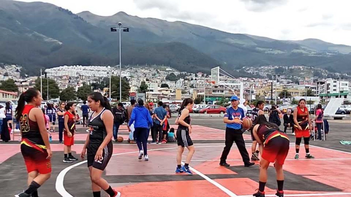 Lo que antes fuera la pista de aterrizaje del aeropuerto Mariscal Sucre ahora es un parque.