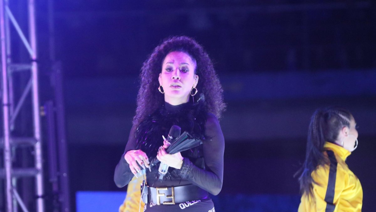 El concierto inició luego de dos horas de música y animación