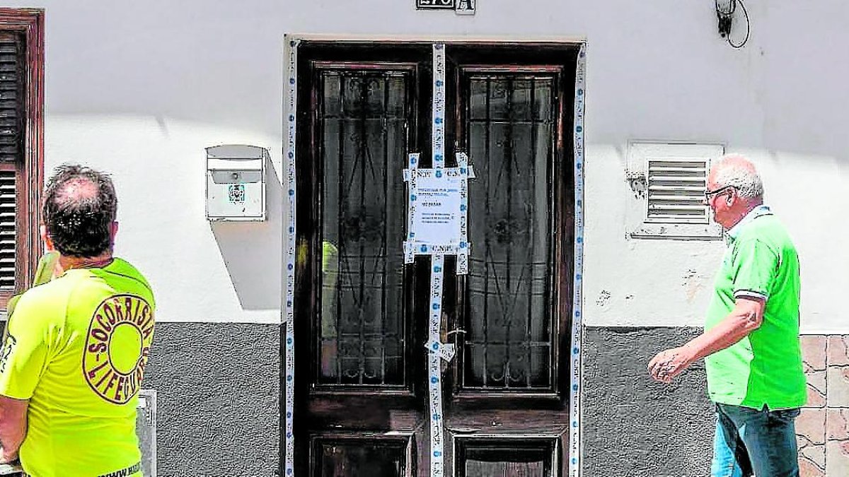 Fachada de la vivienda en la que se encontraron los restos de la ecuatoriana.