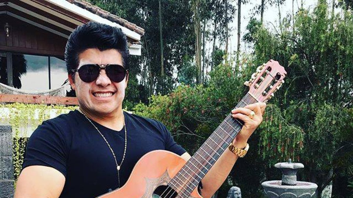 EXTRA se contactó con el intérprete de ‘En vida’, luego de que los rumores se viralizaran en redes sociales.