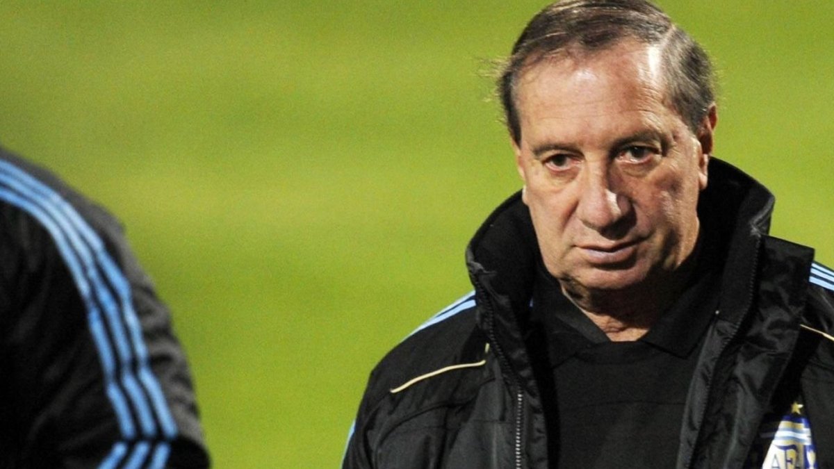 Referencial. Carlos Bilardo sigue recuperándose de a poco.