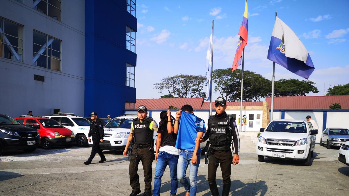 Según María (nombre protegido), denunciante del ataque, varios hombres abordo de motocicletas fueron a su casa a buscar a sus hijos porque lo acusaban de ‘sapos’.