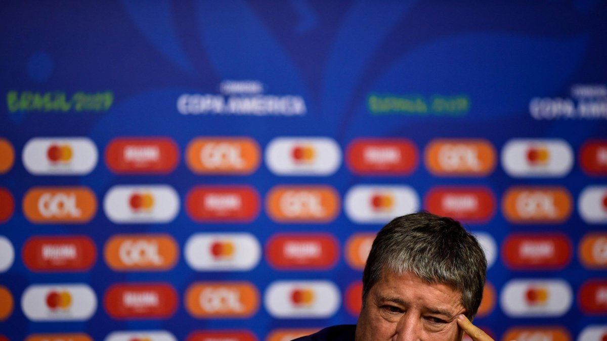 El seleccionador nacional responde a las críticas de un colega.