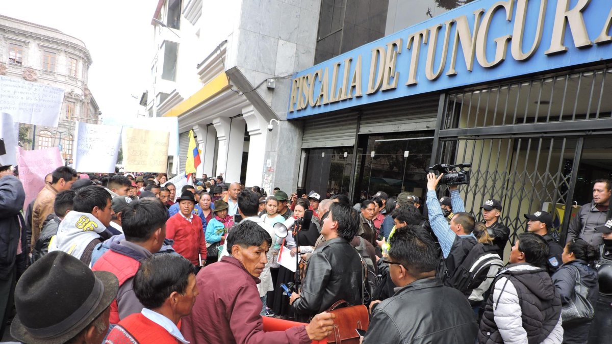 Este martes 8 de enero, más de 3 mil habitantes de las diferentes comunidades indígenas y campesinas del Noroccidente de Tungurahua bajaron en caminata hasta el centro de Ambato para exigir más seguridad.