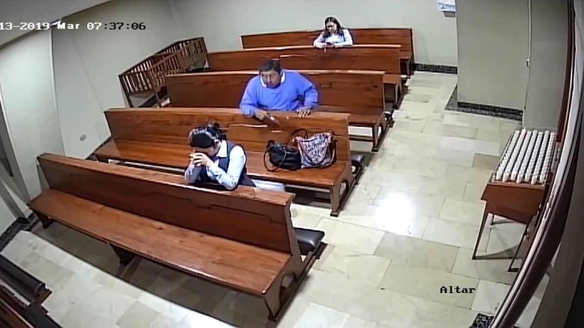 En un video quedó registrado hurto en una iglesia de Guayaquil.