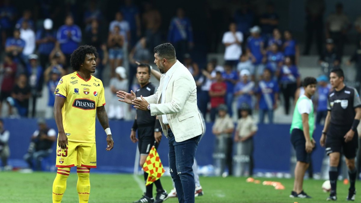 Leonardo Ramos, junto a la directiva amarilla, analizan la incorporación de al menos un jugador más para el equipo.