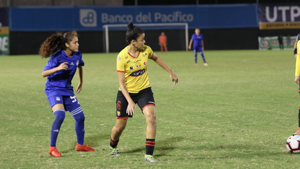 El partido se lo llevó Barcelona, con dos golazos de Alexyar Cañas, una venezolana que llegó a inicios de año a probarse, se quedó en la zaga amarilla y se ha ganado el cariño de la hinchada.