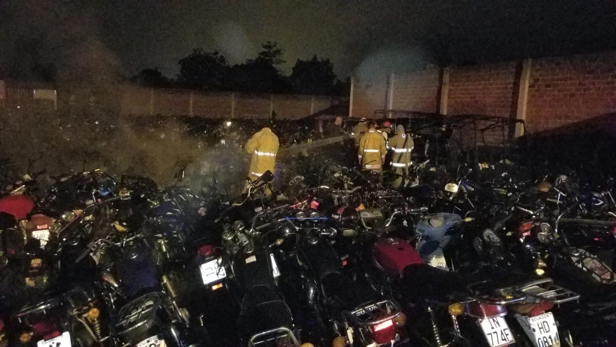 Fueron más de dos horas de trabajo para que los bomberos logren controlar la situación.