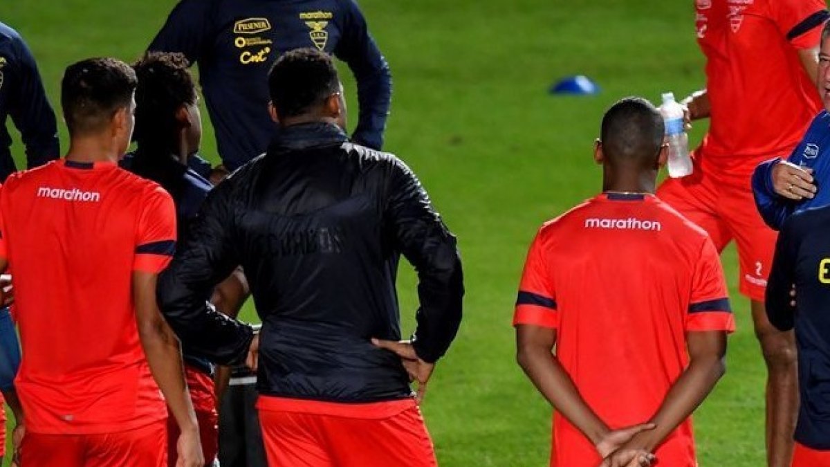 El entrenador Hernán Darío Gómez no habría estado al tanto de lo sucedido en el piso 17 de la concentración de