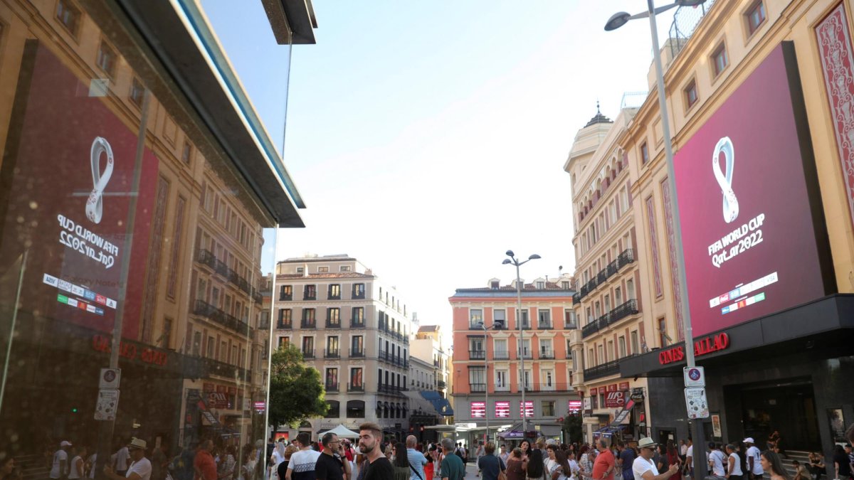 El emblema del Mundial de Catar 2022 se pudo apreciar en España.