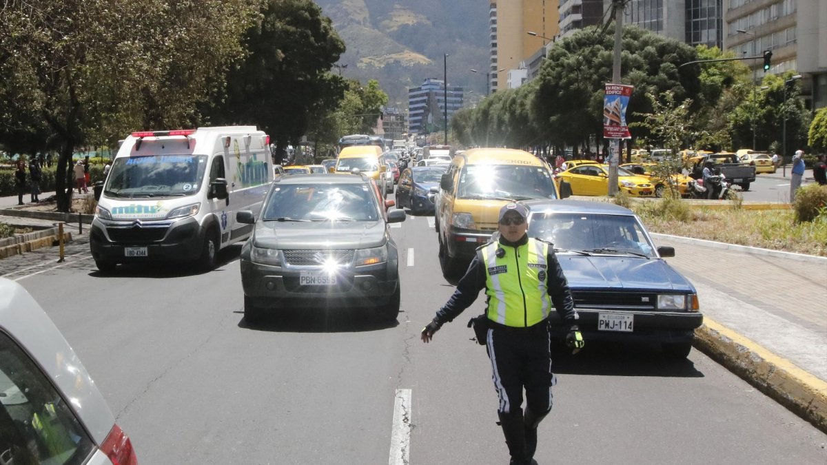 Referencial. Con la nueva disposición se prohíbe la circulación de vehículos por las vías de la ciudad según el último número de la matrícula desde las 05:00 hasta las 20:00 horas
