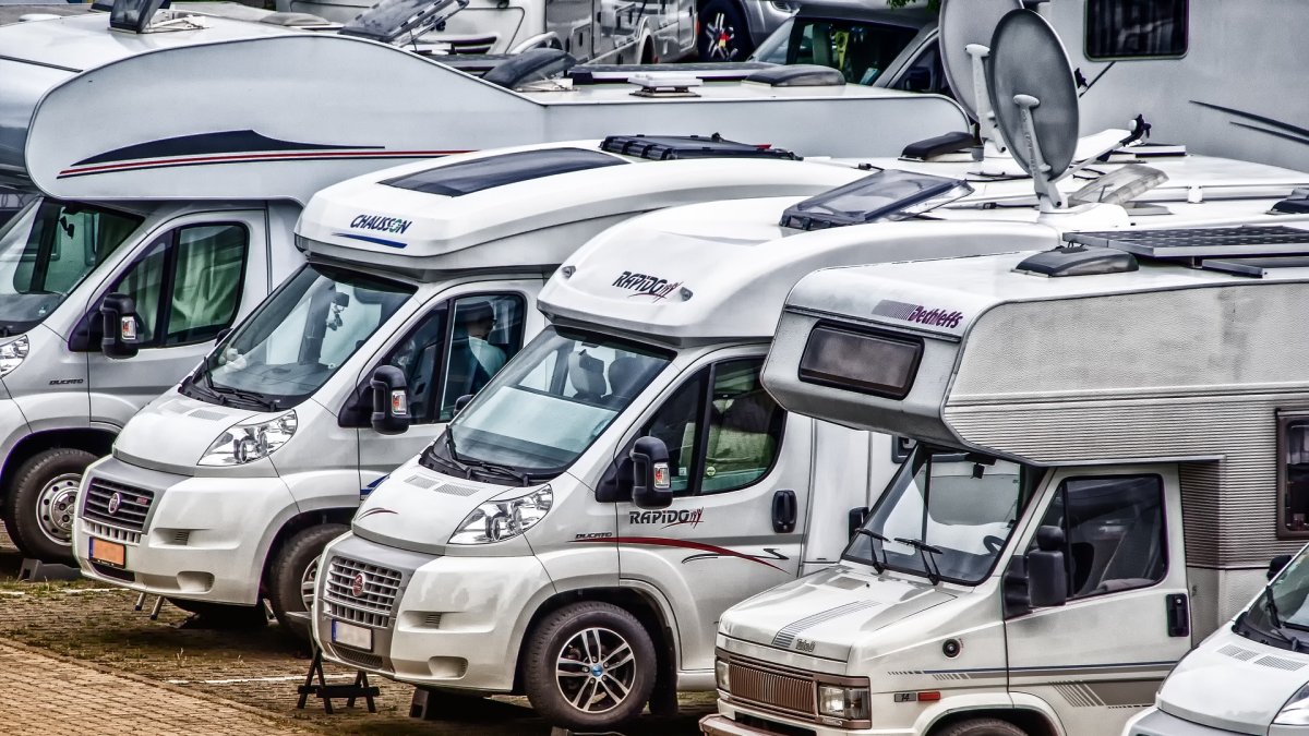 Cuando el cuerpo fue trasladado a un hospital, los paramédicos verificaron que el hombre había estado muerto durante al menos dos días.