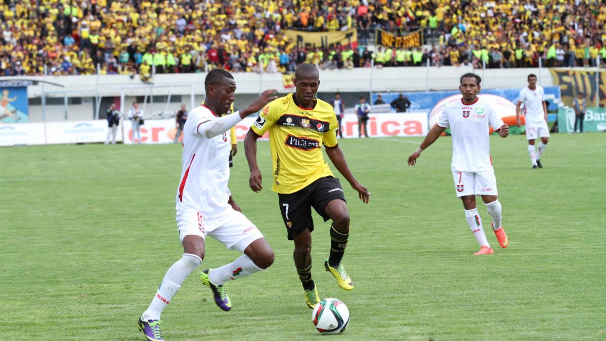 Valencia retornará a El Nacional donde tuvo una destacada actuación el 2014 lo que hizo que los toreros se interesen y lo fichen para el torneo del 2015.