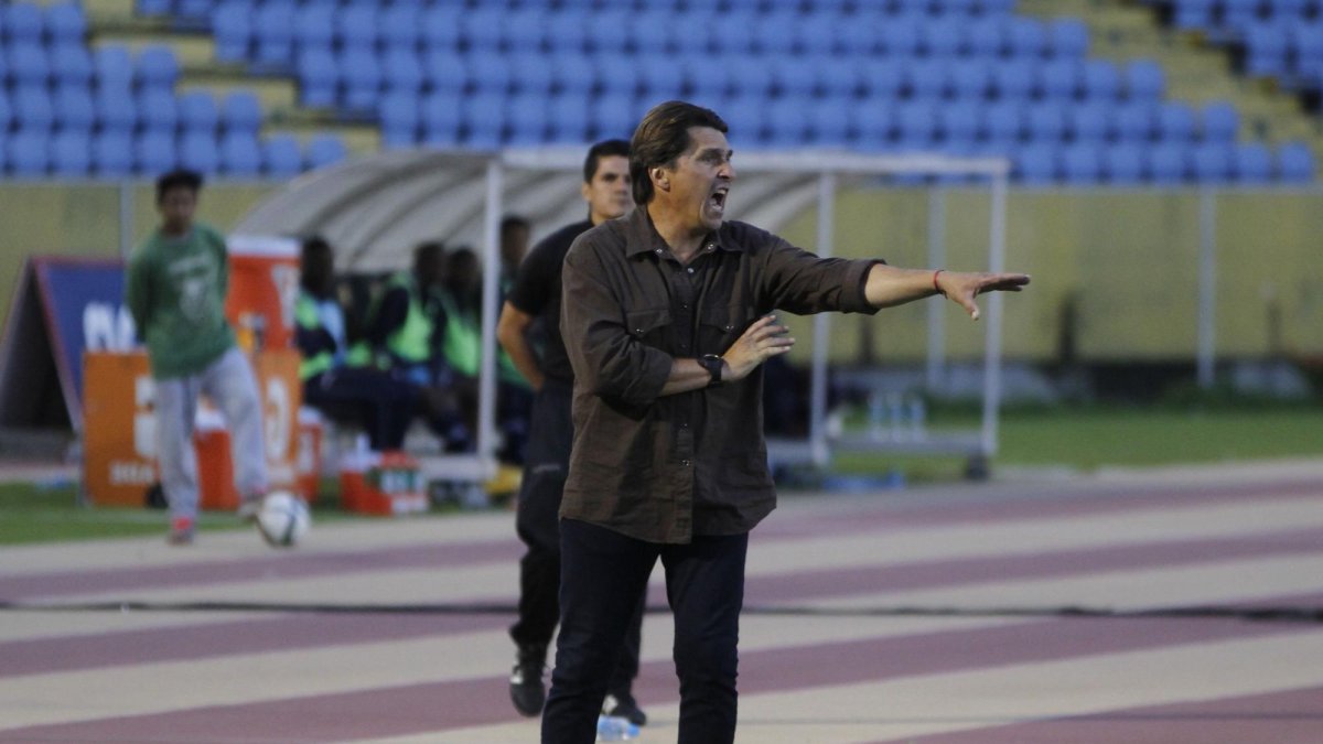 El extécnico de Liga de Loja y Orense se habría suicidado.