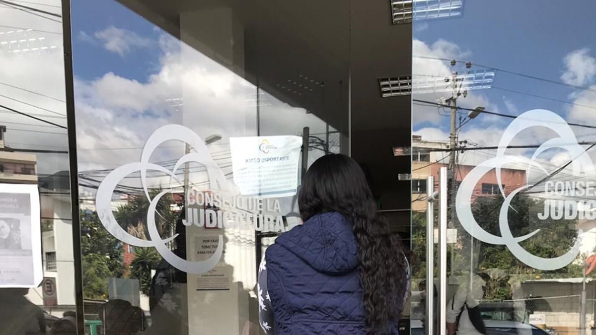 Madre del acusado dice que no hay pruebas que lo incriminen.