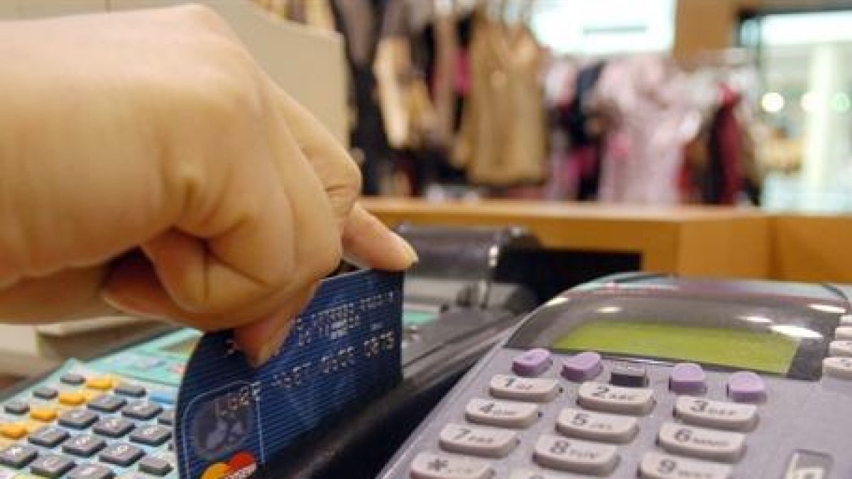 La medida de recálculo de intereses tomó por sorpresa a todos los actores de la sociedad: político, económico y obviamente a la ciudadanía, propiamente los tarjetahabientes. Sin embargo esta quedó sin efecto.