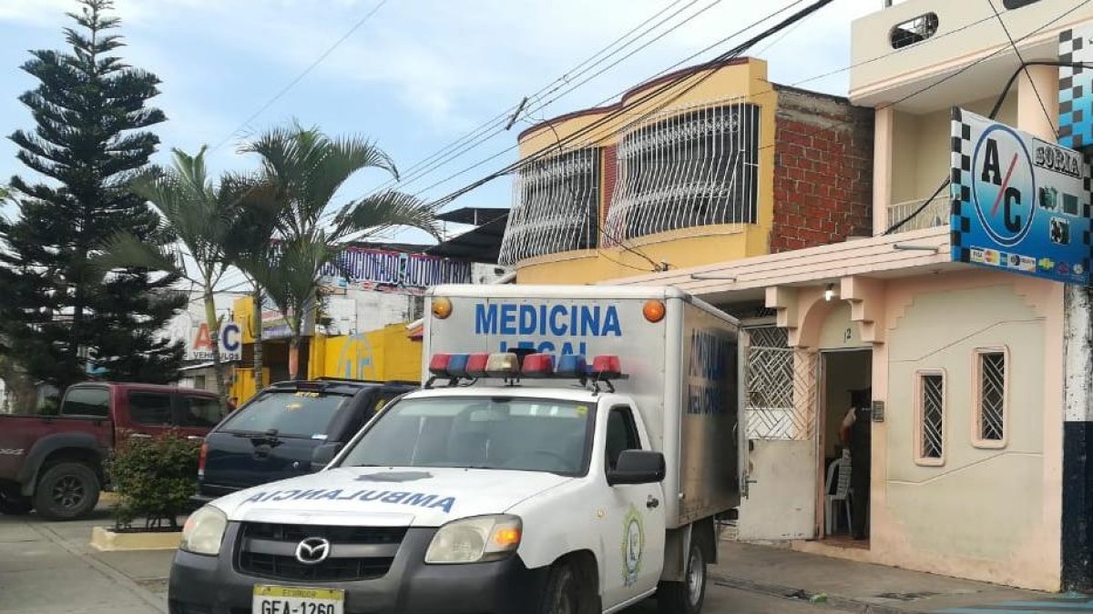 La zona fue acordonada. Agentes de Criminalística llegaron al sitio para investigar el suceso, ocurrido en manzana 124 de la tercera etapa de la ciudadela Guayacanes.