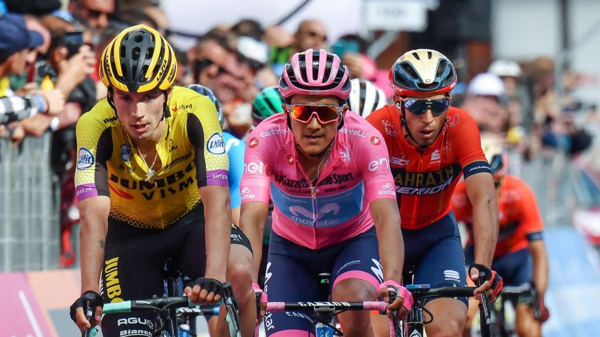 El ciclista esloveno Primoz Roglic, el ecuatoriano Richard Carapaz y el italiano Vincenzo Nibali en dura pelea por el título en el Giro de Italia.