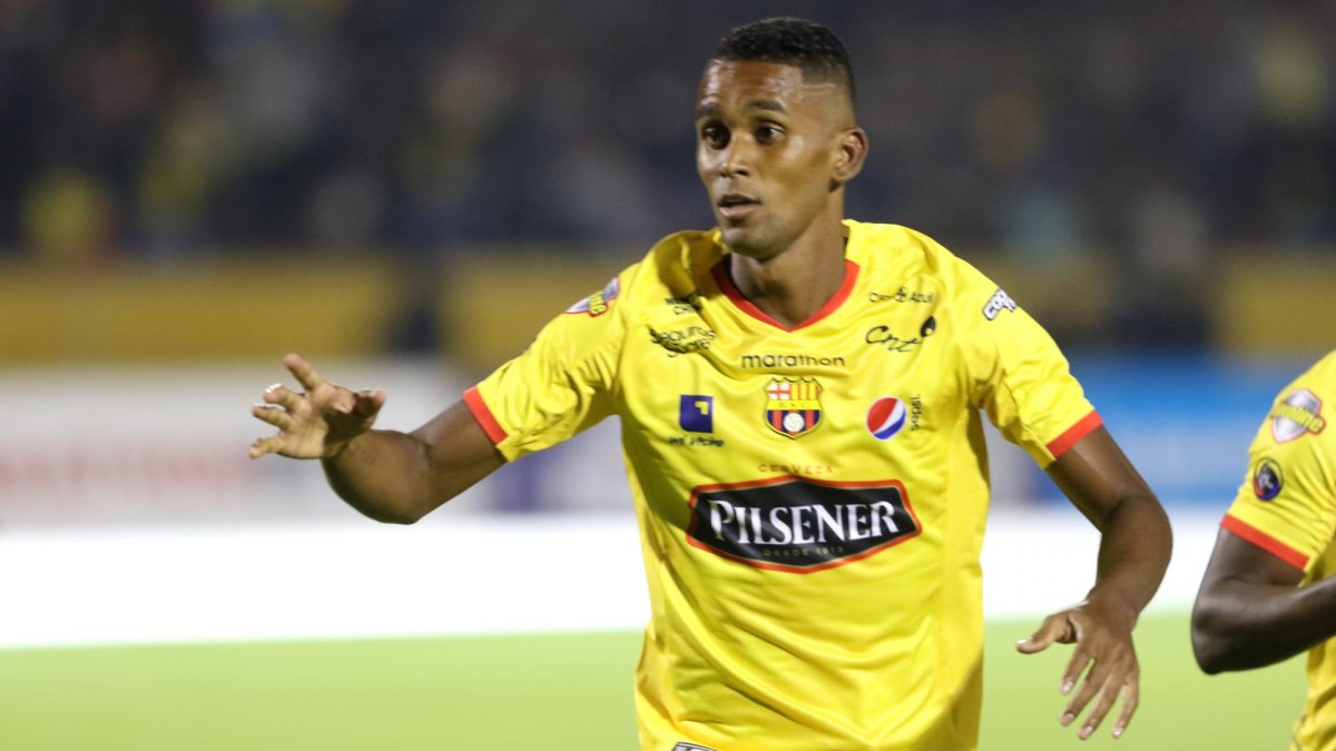 América recibe a Barcelona en el estadio Atahualpa.