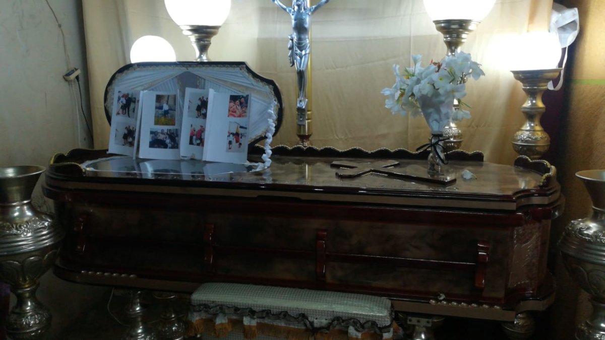 El hecho se suscitó en el bloque 9 de Flor de Bastión, en el noroeste de Guayaquil. La mamá mencionó que la joven, a pesar de que pidió ayuda, no la habría recibido. La Policía no se ha pronunciado al respecto.