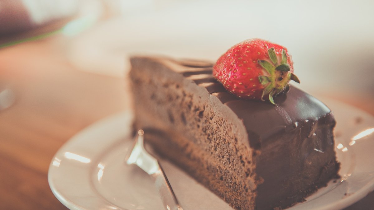 Imagen referencial. Un joven agregó trozos de chocolate con marihuana a un pastel de cumpleaños.