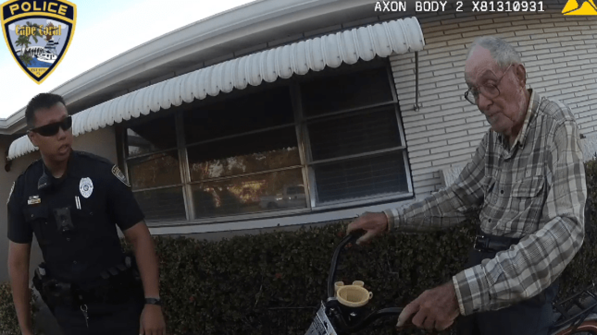 Los oficiales no querían que el hombre “estuviera triste a sus 80 años”, tras haber perdido su único medio de transporte.