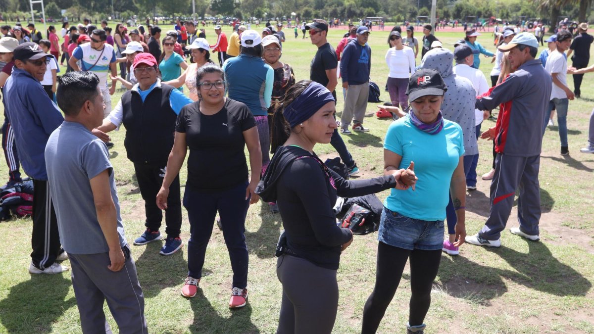 Al menos 50 personas fueron parte de la primera capacitación al aire libre. Se impartieron técnicas básicas de defensa.