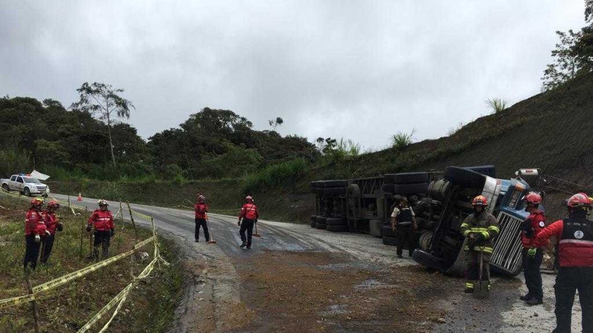 Un accidente de tránsito provocó el cierre de un carril de circulación.