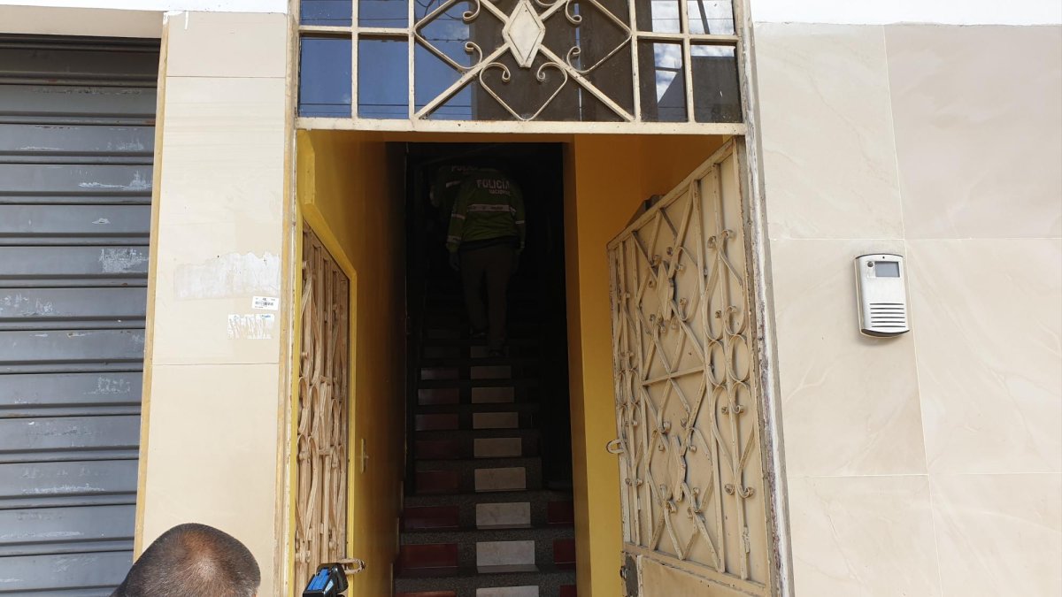 Personal de Criminalística y de la Dinased recabaron información en el sitio para determinar el porqué de la muerte.