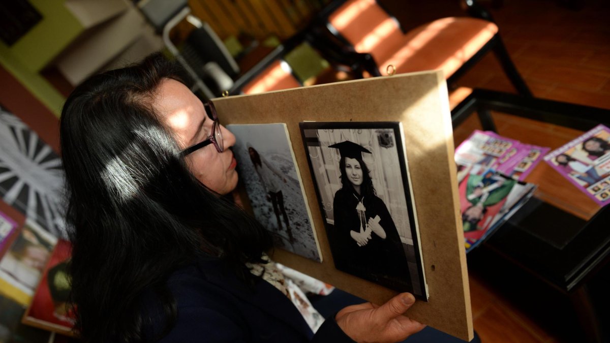 Elizabeth se aferra al recuerdo de su hija para no perder la esperanza de encontrar aunque sea su cuerpo para sepultarlo.