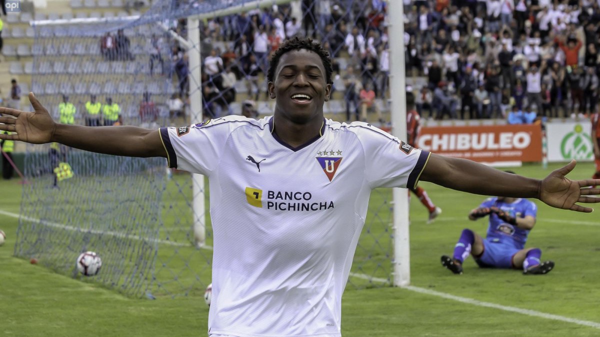 Los albos golearon por 4-0 a una escuadra del Ponchito que poco pudo hacer para contener a los atacantes del conjunto quiteño, que ratifica su mejoría en base a los últimos resultados.