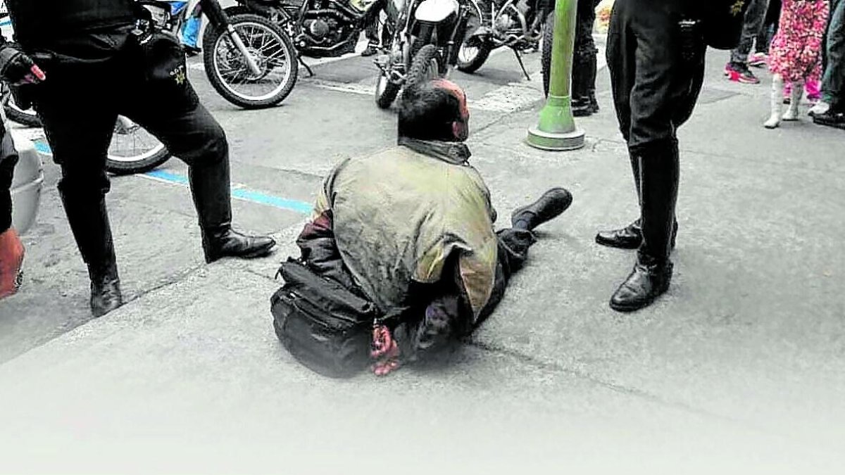 A este hombre le dieron una golpiza porque habría tocado los genitales de una pequeña.