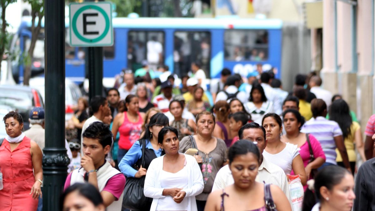 Imagen referencial. Los ecuatorianos realizan un promedio de 4.394 pasos por día.