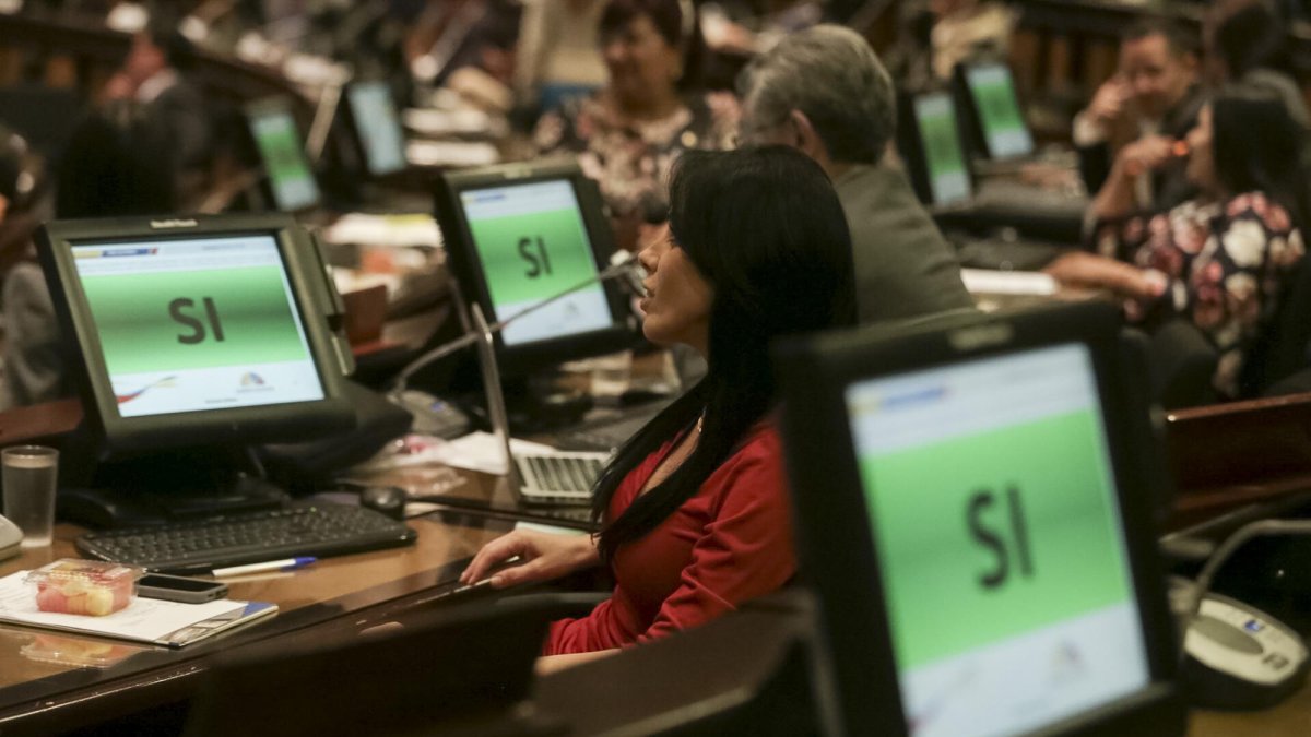 El Pleno de la Legislatura aprueba la Resolución con 93 votos a favor.