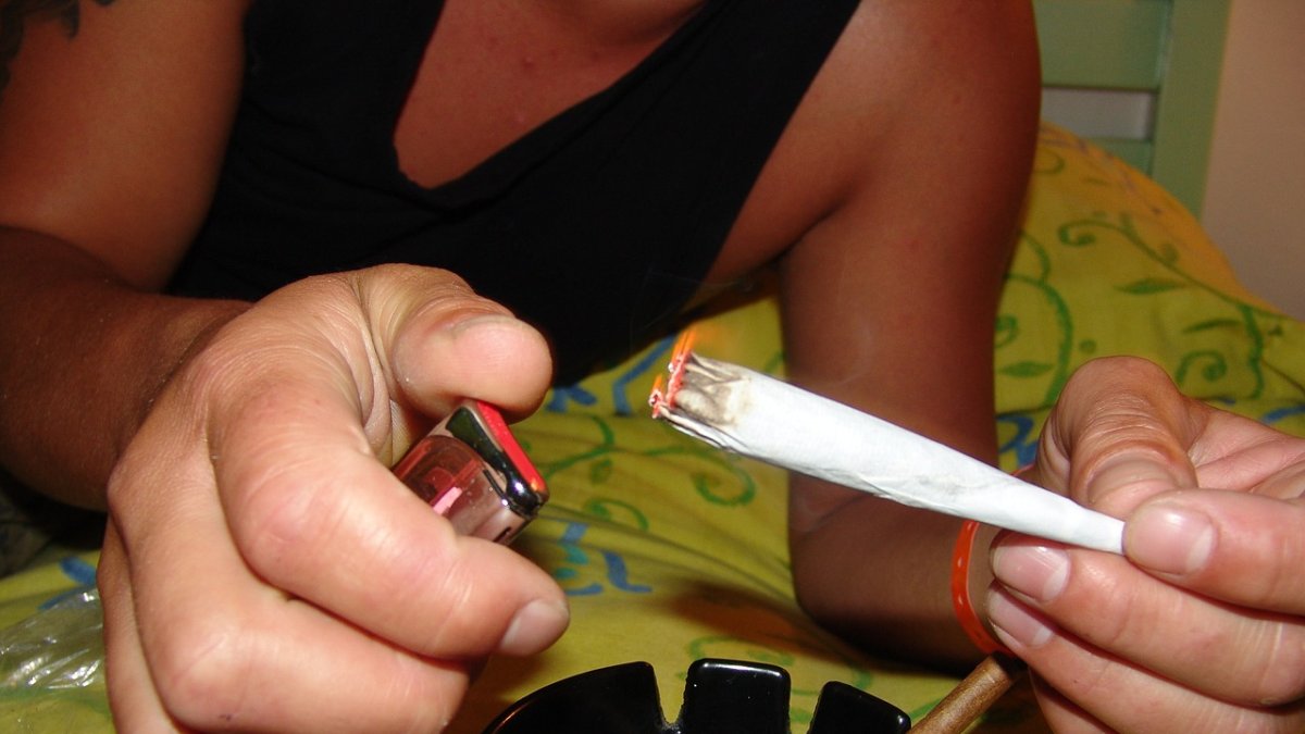 Imagen referencial. Al menos el 12,65 % de estudiantes han tenido acercamiento a estas sustancias.