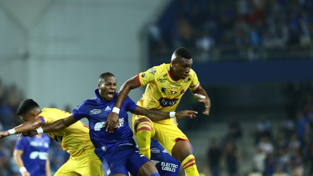 Emelec no pudo conseguir el tanto del empate, a pesar de la presión ejercida en el segundo tiempo.